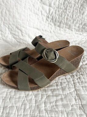 EUC Dansko Susie Milled Nubuck Cork Wedge Sandal 41 US 10.5 11 Sage Green Olive
